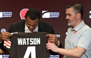 Con Myles Garrett quedándose, ¿qué harán los Browns por un quarterback?