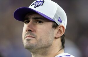 Daniel Jones elige a los Colts en un contrato de un año de $ 14 millones