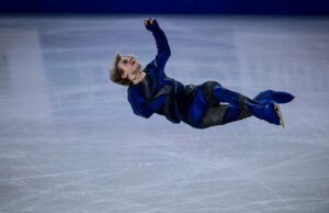 Ilia Malinin Tops Campeonato de patinaje artístico mundial Programa corto con patín histórico