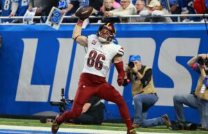Zach Ertz se queda con los comandantes en un contrato de un año