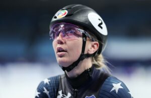 Kristen Santos-Griswold descansa en Short Track Worlds después de la colisión de relevos