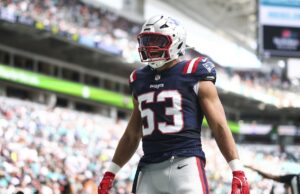 Agente libre restringido LB Christian Elliss Visitas Raiders