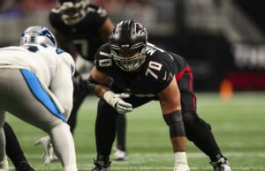 Jake Matthews acepta una extensión de dos años con Falcons