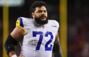 Informe: Bears extiende el contrato de OG Jonah Jackson por un año