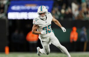 Seahawks firma WR River Cracraft, Re-Sign LB Josh Ross