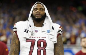 Browns acepta términos con OT Cornelius Lucas