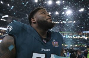 Jaguars firma al ex liniero ofensivo de los Eagles Fred Johnson
