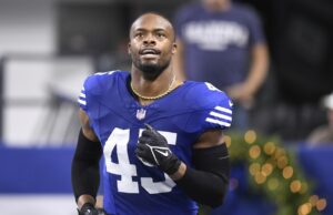 El apoyador de letreros de Texans EJ Speed