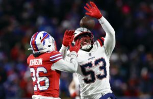 Los asaltantes firman el agente libre restringido LB Christian Elliss a una hoja de oferta