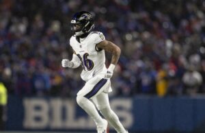 Tylan Wallace regresará a los Ravens en un acuerdo de un año