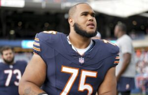 Dolphins acuerdan términos con OL Larry Borom