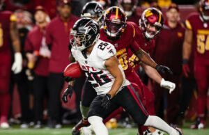 Eagles acepta los términos con el retornor Avery Williams