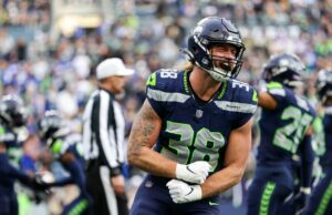 Seahawks tierna Te Brady Russell como agente libre de derechos exclusivos