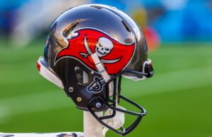 Buccaneers vuelve a firmar a Ol Sua Opeta