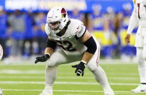 Los Cardenales acuerdan un acuerdo de dos años con OL Evan Brown