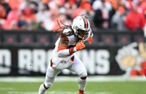 Falcons firma al jugador de los equipos especiales Core Mike Ford a un contrato de dos años