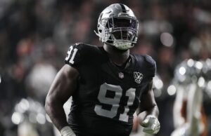 Raiders DT Matthew Butler firma su licitación de derechos exclusivos