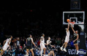 Reloj: Milos Uzan de Houston llega a la colocación de los últimos segundos en el brillante juego de entradas '51' para vencer a Purdue en Sweet 16