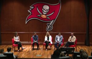 Los estudiantes de la USF persiguen carreras fuera del campo en deportes profesionales