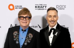 Ganadores del Oscar, y perdedores, se ríen, beben y bailan juntos en las compañías después