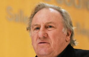 El acusador le dice al juicio que Gérard Depardieu toquió el trasero y los senos en el set de cine