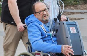 Los fiscales dicen que el hombre de Minnesota acusado de esconder las zapatillas de rubí robadas de 'El mago de Oz' está muerto