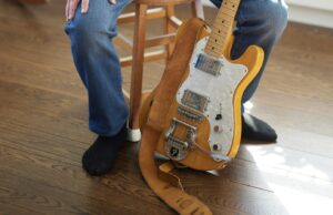 Conoce al músico que le enseñó a Timothée Chalamet a tocar la guitarra como Bob Dylan