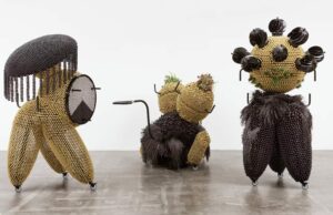 Tradiciones populares, elementos cotidianos y simbolismo espiritual se fusionan en las esculturas sensoriales de Haegue Yang – Colosal