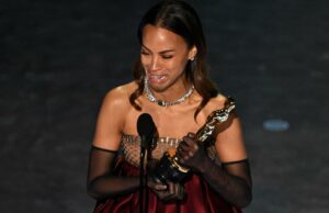 'Orgulloso hijo de padres inmigrantes': Zoe Saldana llora mientras acepta su Oscar