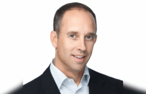 Aig nombra a Ray Hall como jefe del mundo occidental