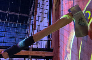 Los mejores lanzadores de hacha y cuchillos del mundo se reúnen en Appleton para el enfrentamiento del campeonato