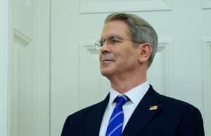 Bessent dice que el FMI y el Banco Mundial se “quedan cortos” mientras requiere reequilibrar el sistema financiero internacional