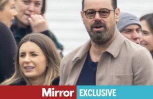 Danny Dyer y su hija Dani sorprenden a los lugareños mientras filman New Caravan Park Show
