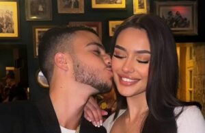 Junior Andre's Broting Two Word Comment mientras marca un año con la novia mayor