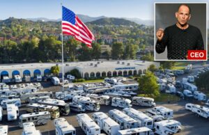 El CEO de Camping World, Marcus Lemonis, obligado a cerrar la tienda de Carolina del Norte en medio de la batalla sobre la bandera estadounidense masiva