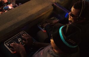 Los equipos deportivos adoptan tecnología táctil para fanáticos ciegos y de baja visión