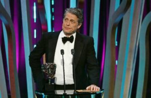 Hugh Grant se exputa sobre el encuentro del aeropuerto 'insultante'; Slama la pregunta 'espeluznante' hecha por el oficial