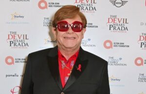 Elton John dice que 'no puede ver a sus hijos' debido a una condición ocular severa; Reflexiona sobre la paternidad en medio de la crisis de salud