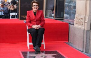 El ícono del tenis Billie Jean King recibe estrella en Hollywood Walk of Fame