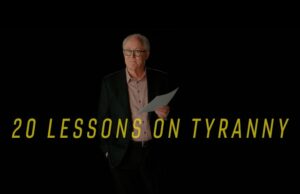 John Lithgow lee 20 lecciones sobre tiranía de Timothy Snyder