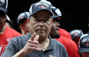 La carrera de Kelvin Sampson se completa con su mejor oportunidad en el primer título nacional