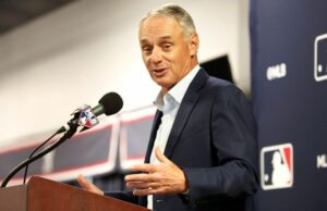 Rob Manfred elogia los murciélagos como “absolutamente bueno” para MLB