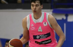 PF Andrija Jelavic, una perspectiva europea superior, se compromete a Kentucky