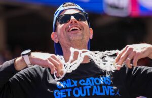 Florida celebra el título de los aros con 60k fanáticos en el juego de primavera