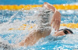 Lukas Martens establece un récord mundial de estilo libre de 400 metros