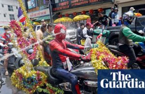 Domingo de Ramos, Año Nuevo Thai y un baño de gachas: fotos del fin de semana