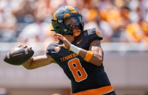 Fuentes: UCLA en conversaciones con QB Nico Iamaleava por menos dinero