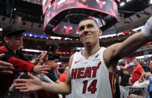 Heat Again noque a los toros de juego, avanza para enfrentar a Hawks