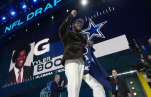 Los Cowboys toman a Tyler Booker con el duodécimo selección general en el draft de la NFL