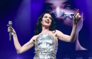Katy Perry habla del astronauta 'Glam' mientras luce la declaración con el que mira el viaje al espacio
